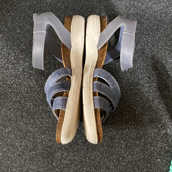 Clarks Women’s Leather Sandals Size 8.5 - Picture 5 of 10